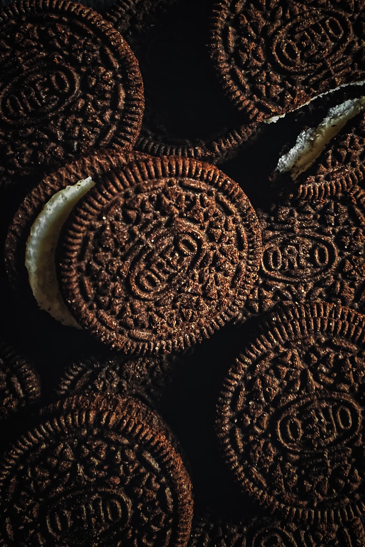 Pile of several Oreo cookies.