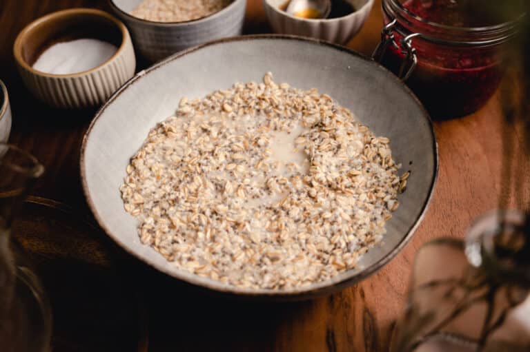 Easy Chia Seed Oatmeal Recipe Ready In 5 Minutes Raepublic
