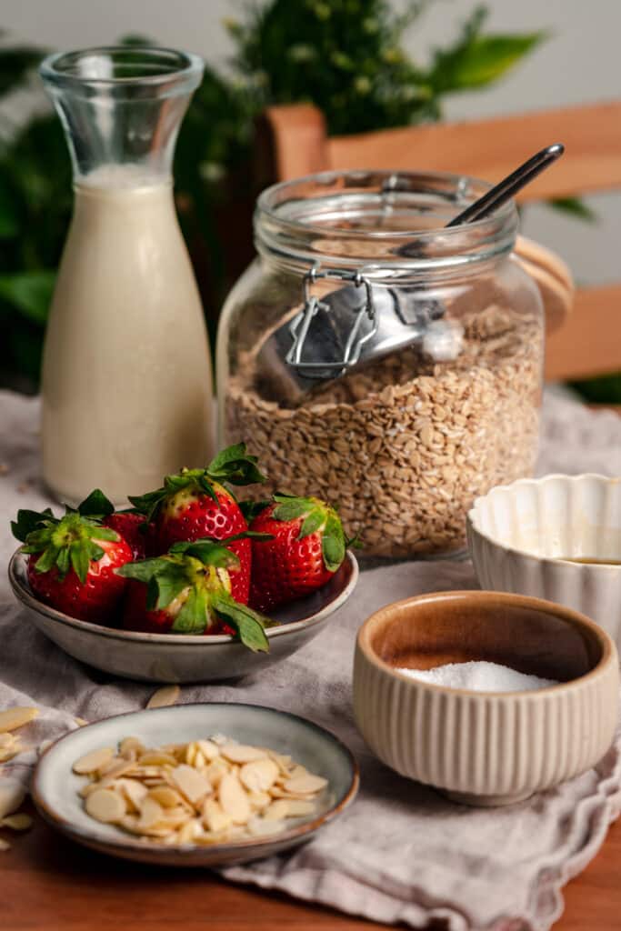 Ingredients for healthy strawberry oatmeal recipe.