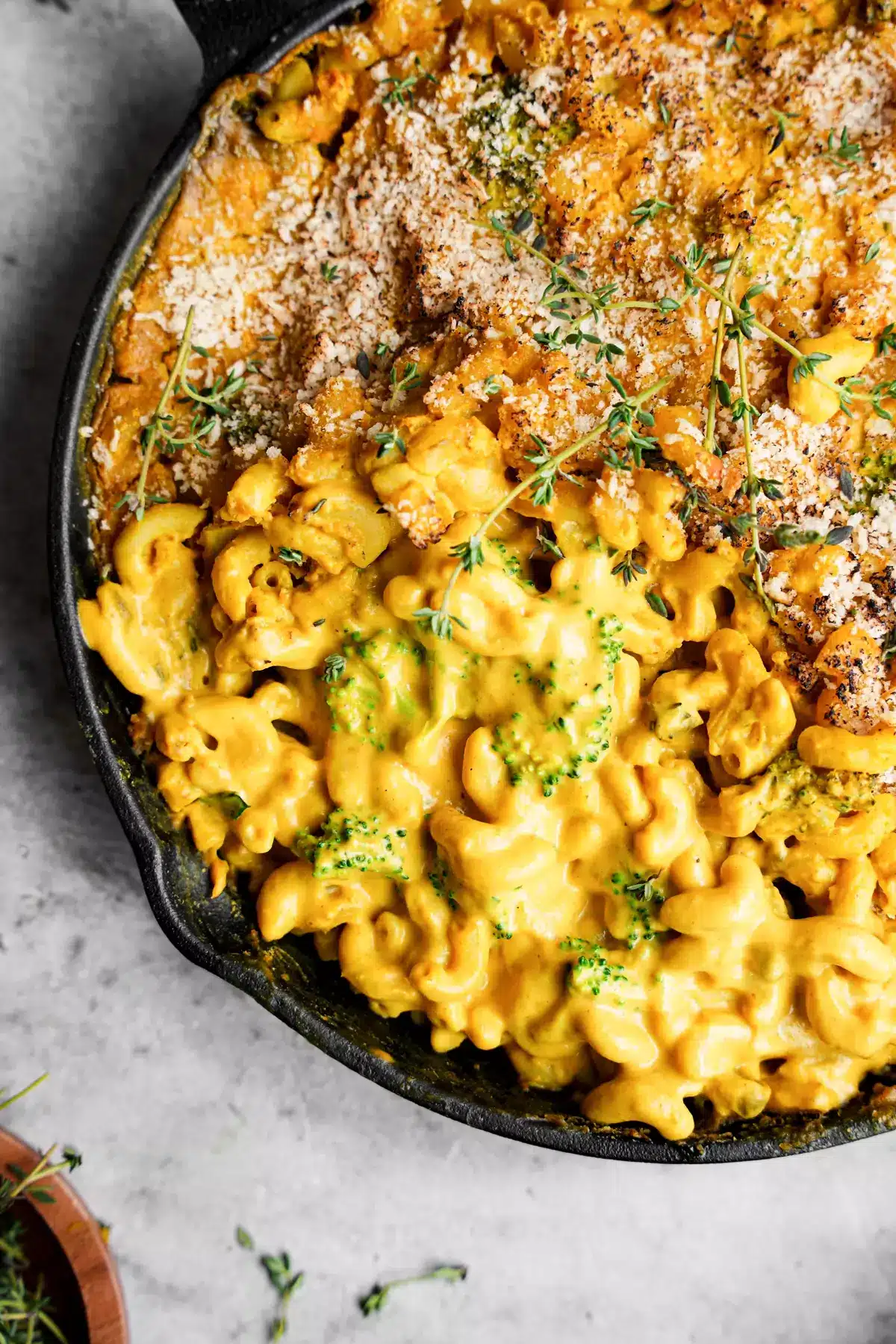 60 Vegan Macaroni and Cheese Recipes in a cast iron skillet.