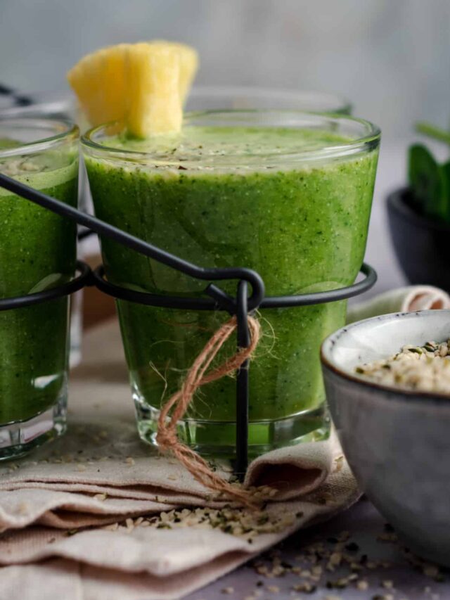 Easy Pineapple Spinach Smoothie Recipe