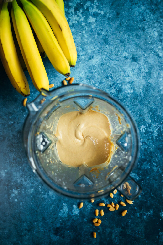 Bananas and peanut butter in a blender.