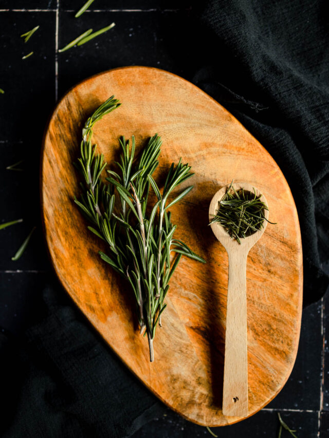 25 Best Substitutes For Rosemary (Fresh and Dried)