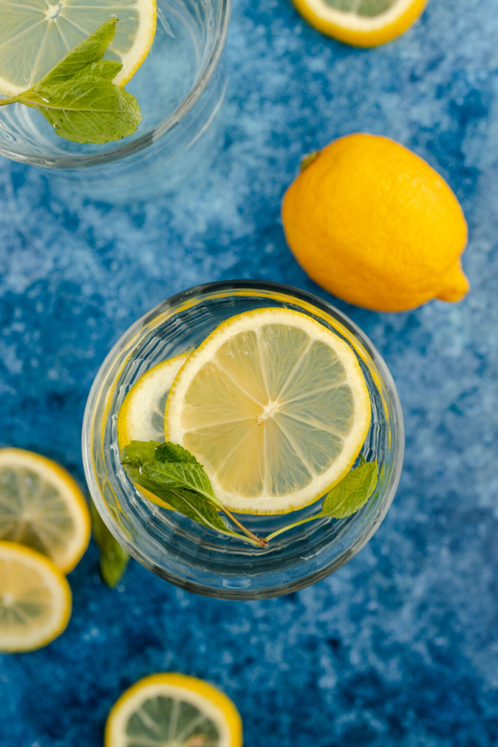 Lemon Water (Easy 5-Minute Recipe) - Raepublic