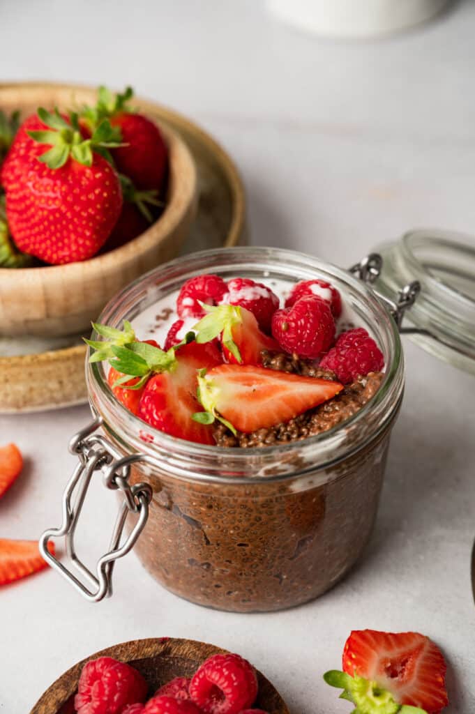 Healthy Chocolate Chia Pudding (5-Minutes Of Prep) - Raepublic