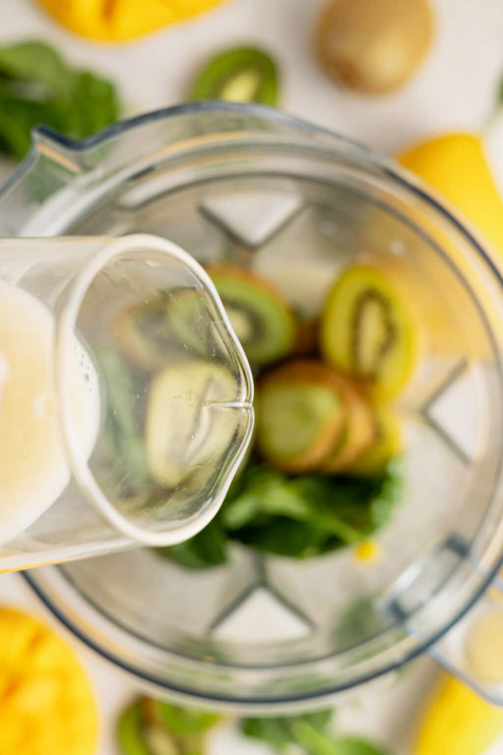 Kiwi Mango Smoothie - Raepublic