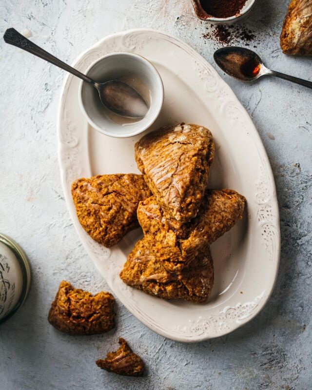 Have you ever tried the classic pumpkin scones at Starbucks but wanted a healthier vegan alternative? This easy pumpkin scone recipe is dairy-free, egg-free, and can be made gluten-free. Oh-snap! Let me tell you, these pumpkin spice scones are the perfect way to start Fall off right! #raepublic⁣
⁣
#veganscones #psl #pumpkinspice #pumpkinspicelatte #pumpkinspiceseason #pumpkinspiceeverything